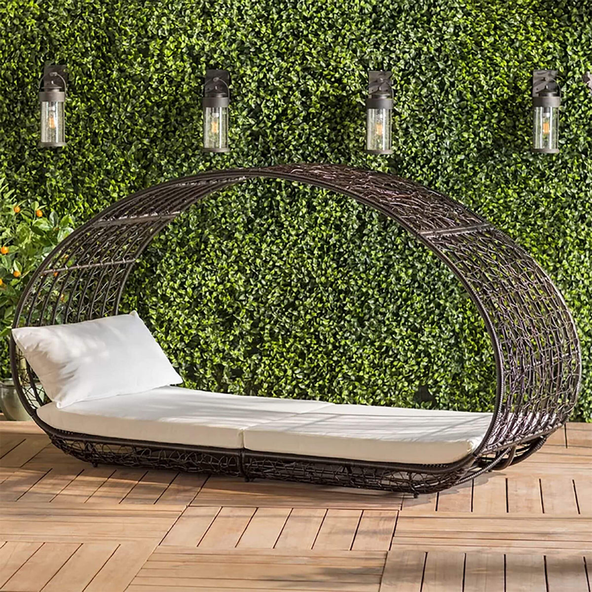 Large 2-Person Abigal Outdoor Wicker Daybed With Aluminum Frame And Cushions (SAK23942)